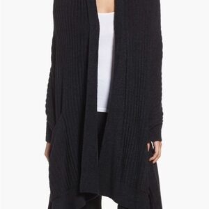 Barefoot Dreams CozyChic Lite Travel Shawl in black